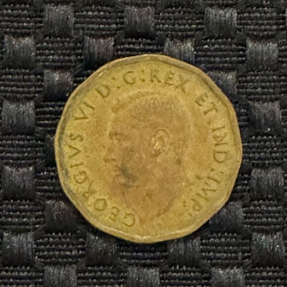 1942 Canada 5 Cents - George VI dodecagonal, tombac Coin KM# 39 - Picture 8 of 9